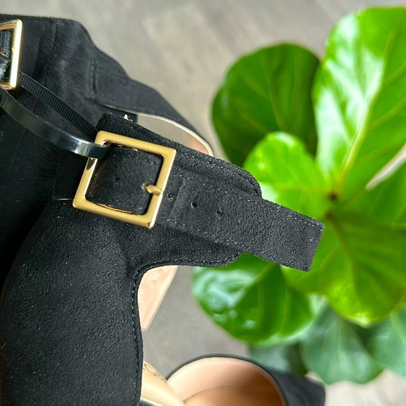 Pointed Toe Ankle Strap Suede Heels | Size 8 - Picture 6 of 11